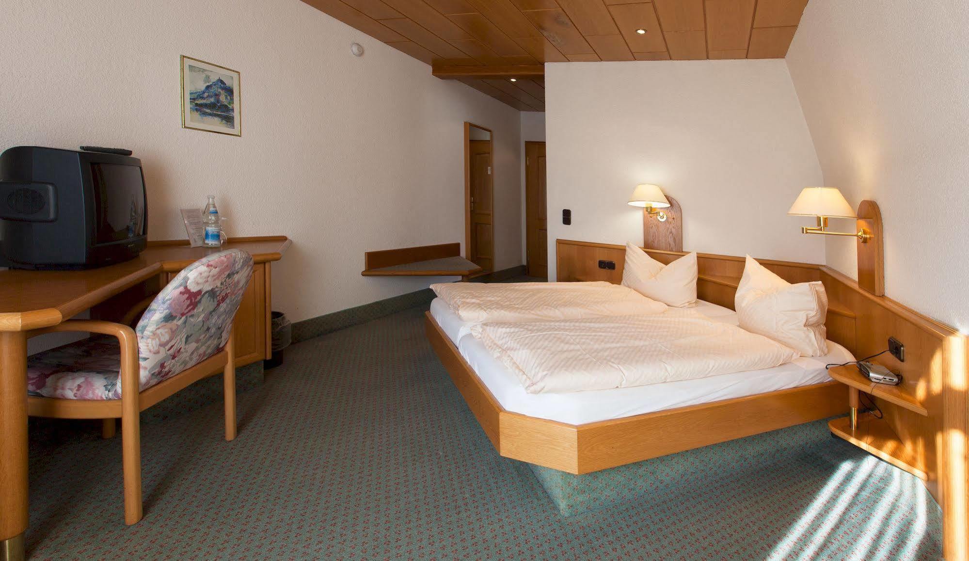 Hotel & Restaurant Krone Kestert Eksteriør billede