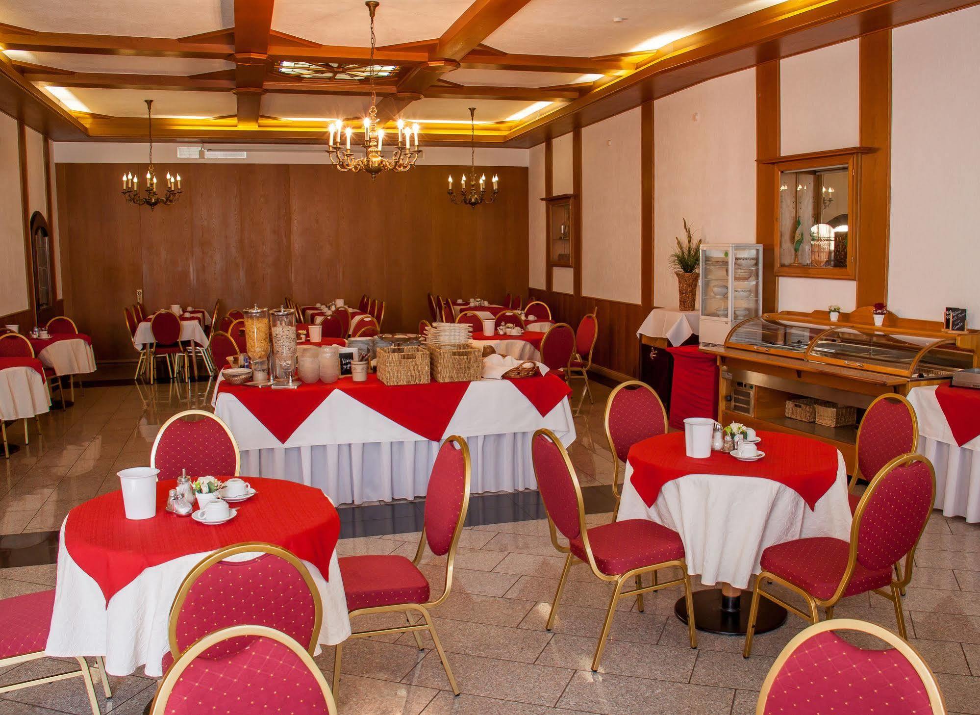 Hotel & Restaurant Krone Kestert Eksteriør billede