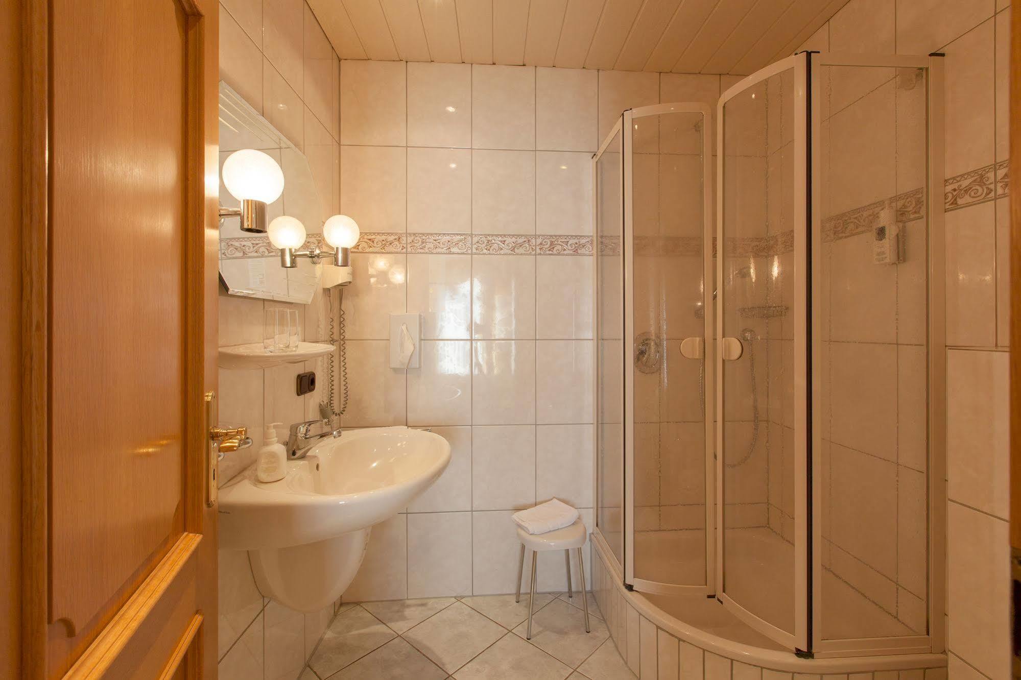 Hotel & Restaurant Krone Kestert Eksteriør billede